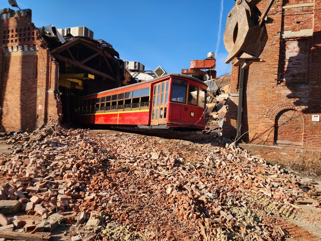 Spaghetti Warehouse trolley extraction