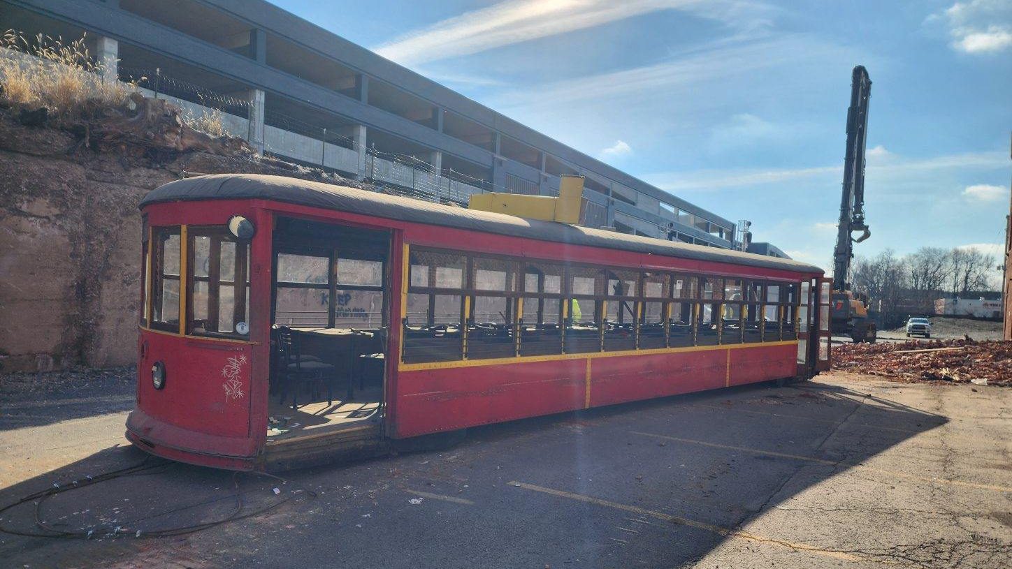 Spaghetti Warehouse trolley extraction