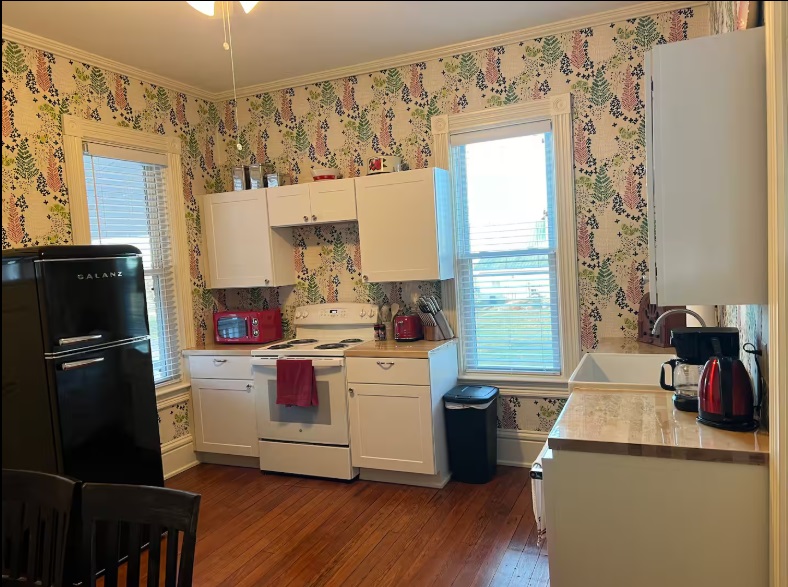 Retro House kitchen 2