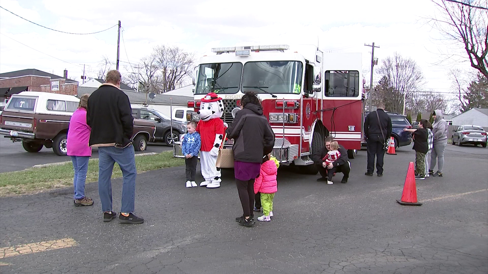 Firefighter day at Mona's Eats and Treats in Grove City