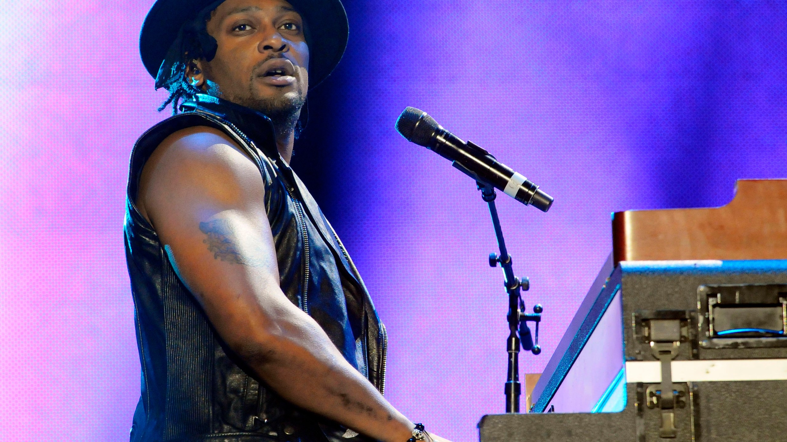 FILE - This July 6, 2012 file photo D'Angelo performs at the Essence Music Festival in New Orleans. (Photo by Cheryl Gerber/Invision/AP, File)