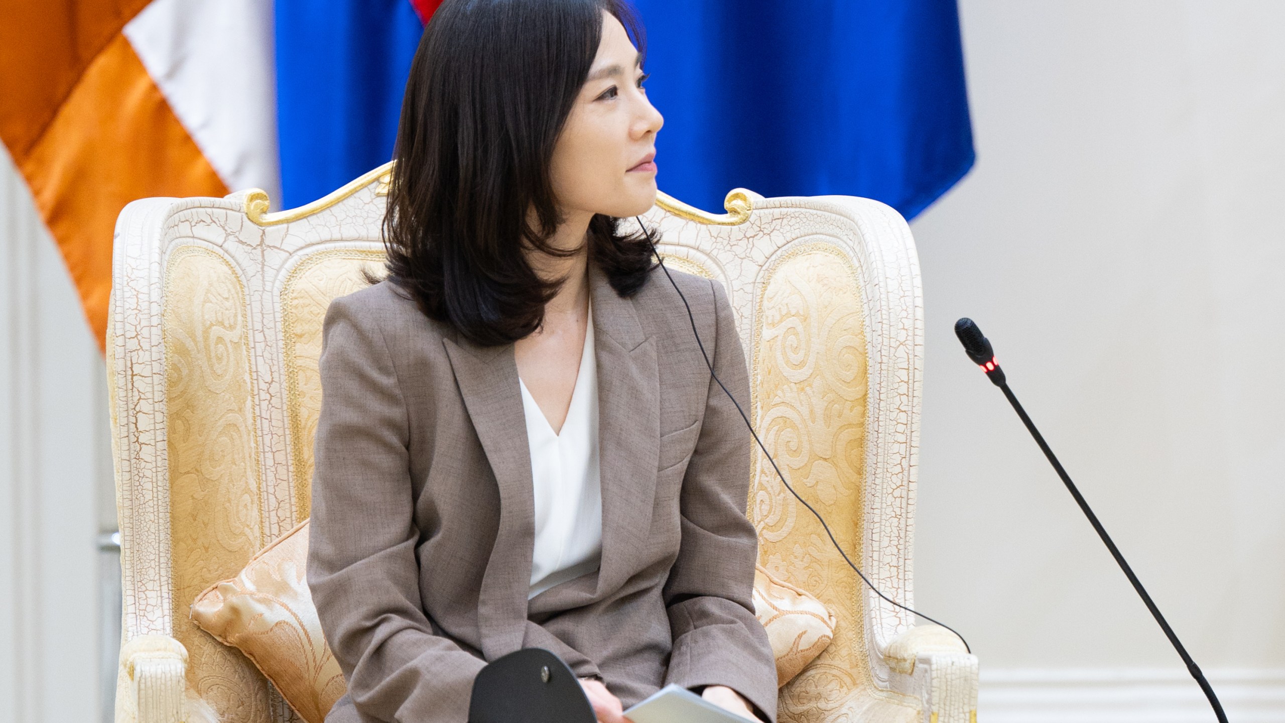 In this photo released by Agence Kampuchea Press (AKP), South Korea's Vice Foreign Minister Kim Jina, listens to Cambodian Prime Minister Hun Manet, right, during a meeting in Phnom Penh, Cambodia, Thursday, Oct. 16, 2025. (AKP via AP)